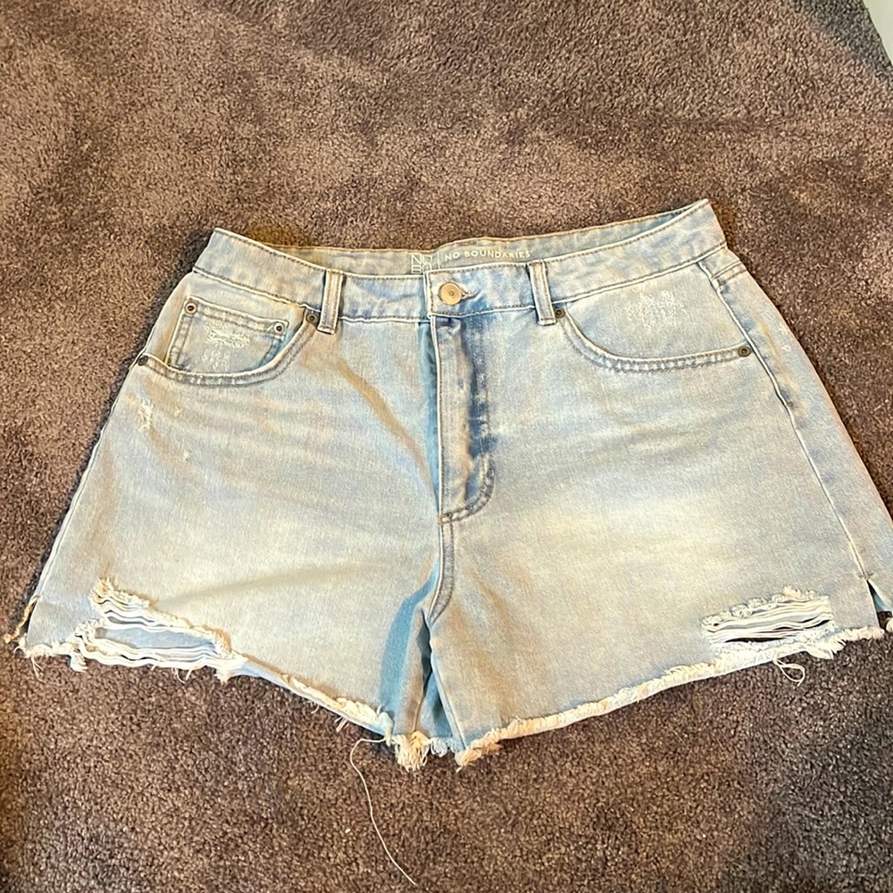 No Boundaries size 13 Shorts
